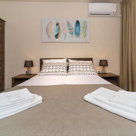 Alma Apartment - Stylish 1Bd Flat With Balcony By Flat Mаnager بلوفديف المظهر الخارجي الصورة